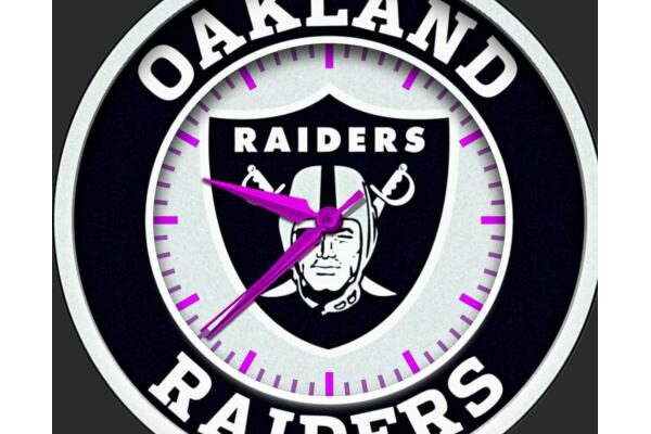 RAIDERS WOLFED IN PINK