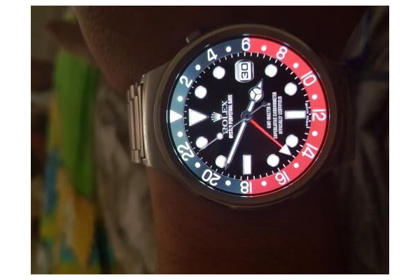 Egy GMT Red con movimento ghiera